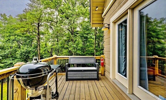 Tate Cabin | 5 acres/secluded/pet friendly