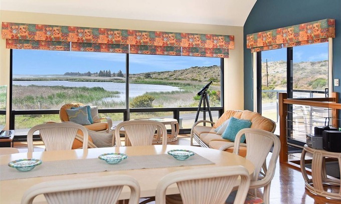 Goolwa South House | 5 Barrage Rd - Riverfront holiday home overlooking the bird sanctuary