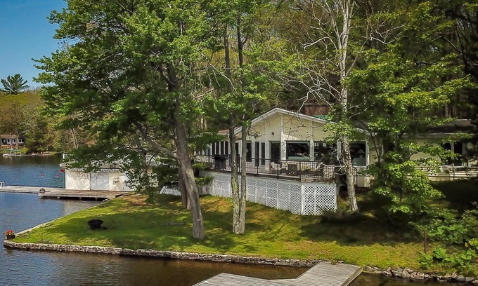 Torrance Cottage | 5 bdrm plus 2 bdrm bunkie, hot tub, dock, boathouse with sundeck and sunsets!