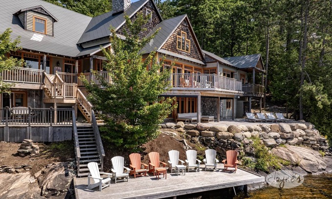 Bracebridge Cottage | 5 bdrm + 1 open in BH, 5 bath cottage! Lake Muskoka, Sunsets! Privacy! Sauna!