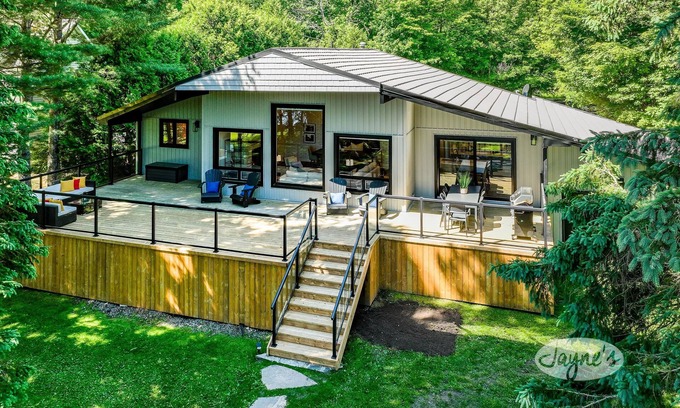 Bala Cottage | 5 bed 3 bath cottage on Lake Muskoka, Level, Shallow, Sandy!