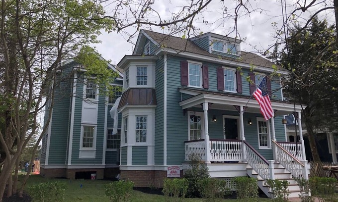 West Cape May House | 5 bed 4.5 bath w/heatable pool 5 blocks from beach