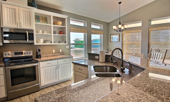 Port Aransas House | 5 bed /4 bath home with ocean views in Sand Point 2 Masters Sleeps 14