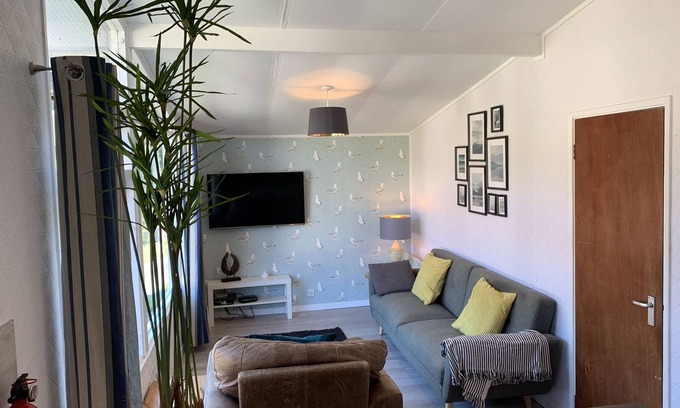 Tywyn Ski Chalet | 5 Bed Chalet NEWLY REFURBISHED Erw Porthor, Happy Valley - Tywyn /Aberdovey