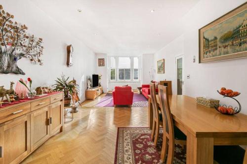 Chiswick Villa | 5-Bed Family Retreat in Chiswick