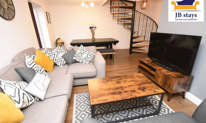 Lavender Fields House | ✪ 5 Bed House ✪ LEISURE/BUSINESS ✓ Free Parking