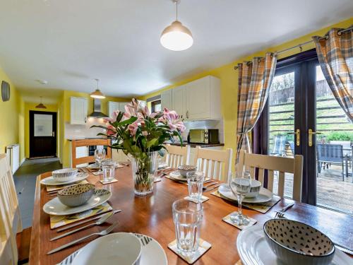 Llanybydder House | 5 bed in Brynteg 75907