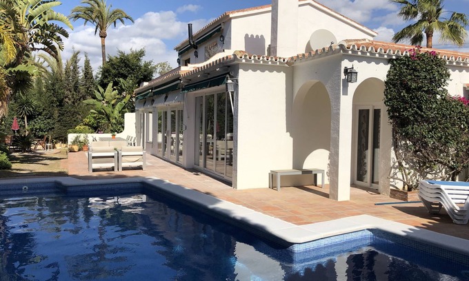 Urbanizacion Marbessa Villa | 5-bed villa SUPERlocation: beach, restaurants, harbour, all walking distance!
