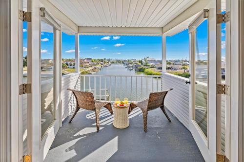 Spring Hill House | 5 Bed3bath waterfront pool home with full gym, office, and heated pool!