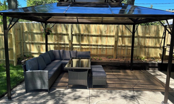 Milwaukee House | 5 bedroom - 2 full Bath , Proj TV. 2 Car Garage. 1st Floor shower + "Q" bedn