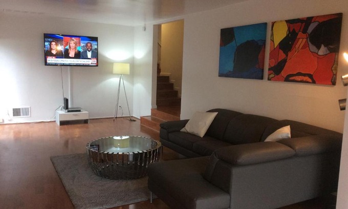 Sherman Oaks House | 5 bedroom 3 bath home near universal