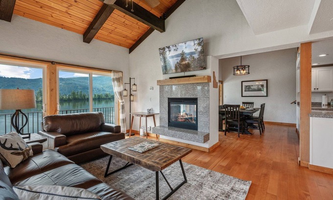 Sandpoint Condo | 5 Bedroom/3 Bath Waterfront Condo in the Heart of Sandpoint! Bring your boat!