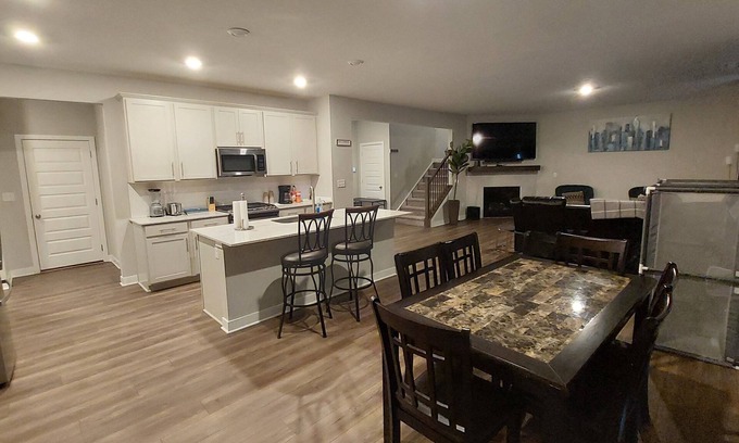 Avon House | 5-bedroom 4-bathroom big spacious residence