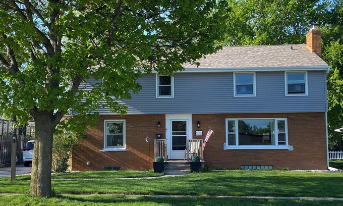 Appleton House | 5 Bedroom 4 Bathroom house 30 minutes from EAA!