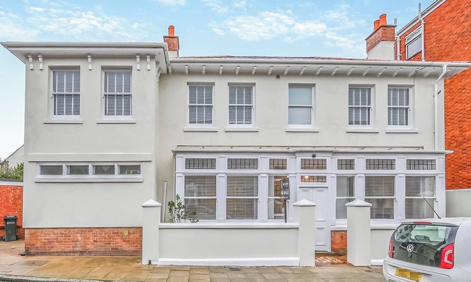 Portsmouth Cottage | 5 bedroom accommodation in Portsmouth