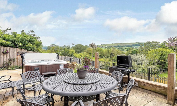 Stonehouse Cottage | 5 bedroom accommodation in Stonehouse, near Stroud