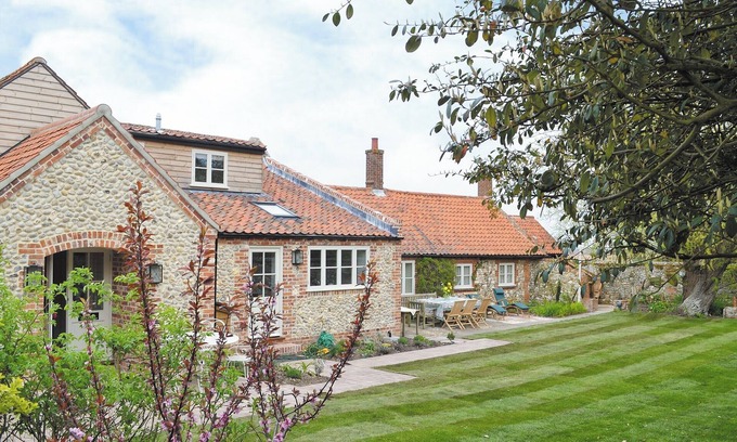 Brancaster Cottage | 5 bedroom accommodation in Brancaster