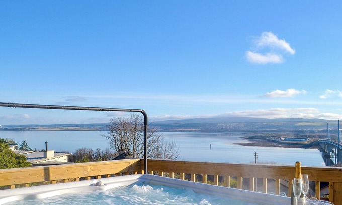 North Kessock Cottage | 5 bedroom accommodation in Craigton, near Inverness
