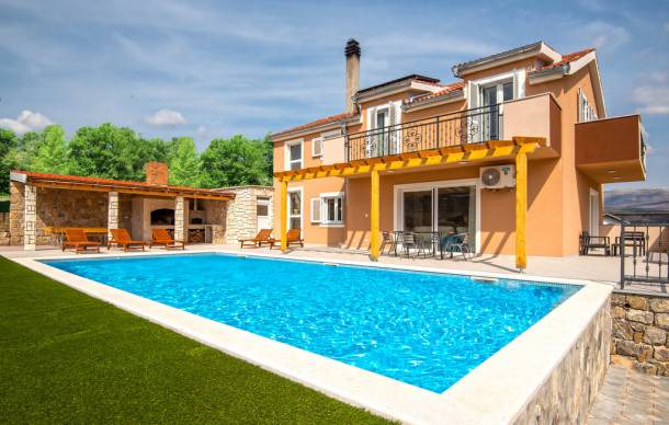 Ruzic House | 5 bedroom accommodation in Ruzic