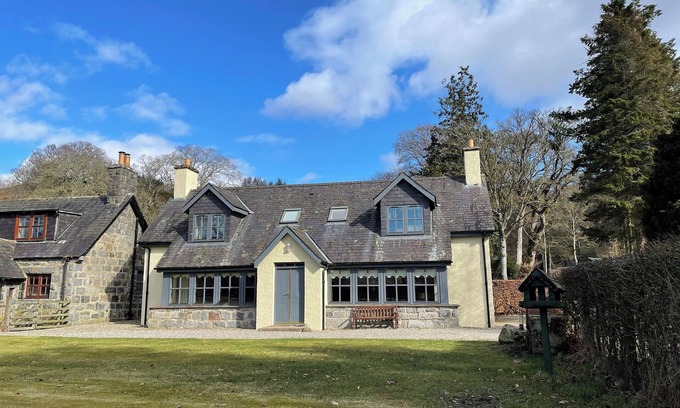 Rogart Cottage | 5 bedroom accommodation in Morvich