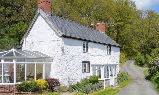 Meifod Cottage | 5 bedroom accommodation in Meifod, near Welshpool