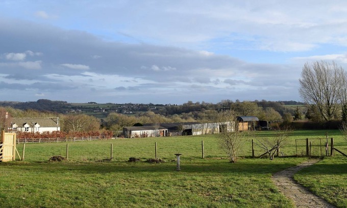 Nailsworth Cottage | 5 bedroom accommodation in France Lynch, near Stroud