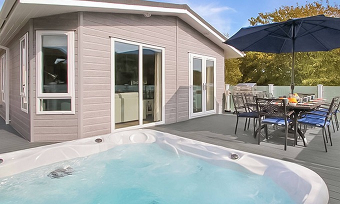 New Forest District Ski Chalet | 5 bedroom accommodation in Milford-on-Sea, Nr Lymington