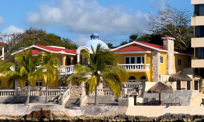 Zona Hotelera Norte House | 5 Bedroom, Beachside Oasis, Paradise Escape