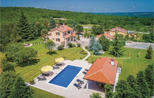 Rogocana House | 5 Bedroom Beautiful Home In Labin