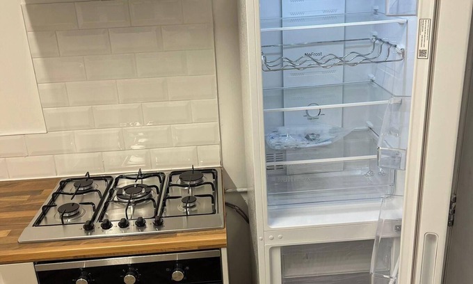 Walsall House | 5 Bedroom Cosy Bloxwich Stay - Wifi & Free Parking