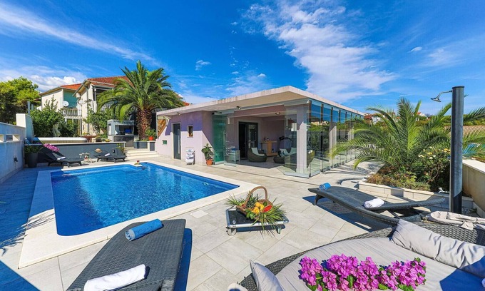 Okrug Donji House | 5 bedroom cozy home in Okrug Donji