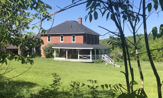 Muskoka Lakes Cottage | 5-Bedroom Farmhouse Estate in Muskoka