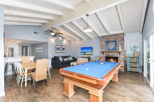 Santa Ana Heights House | 5 Bedroom Home with Pool Table steps to the Beach