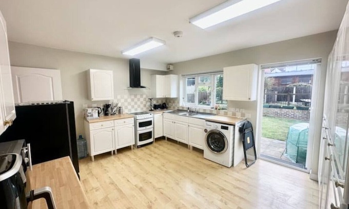 Colyers House | 5 Bedroom house in DA7