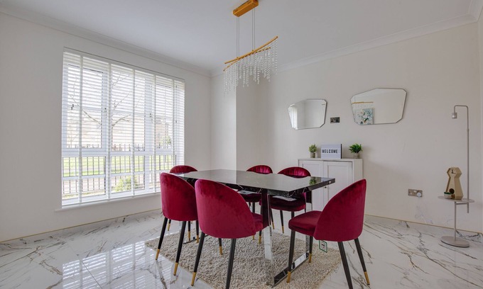 Stanmore House | 5 Bedroom House with Free Parking. Only 30 mins to Bond Street Station.