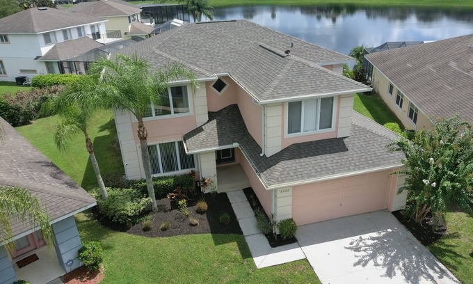 Sunset Lakes House | 5 bedroom lakefront home w/large private pool & spa - Close to WDW & Universal