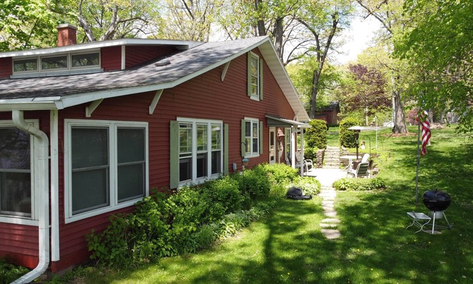 Green Lake Cottage | 5 bedroom Lakefront Cottage with much history
