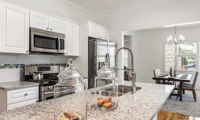 Pittsburgh House | 5 Bedroom, Large ATL House, Sleeps 12, Parking