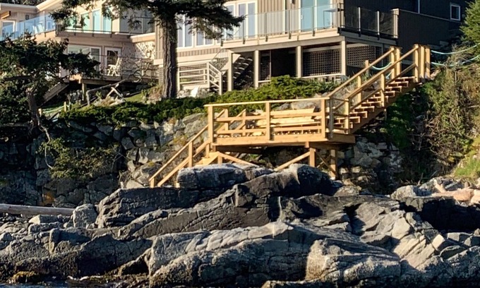 Regional District of Nanaimo House | 5 Bedroom Luxury Oceanfront Vacation Home