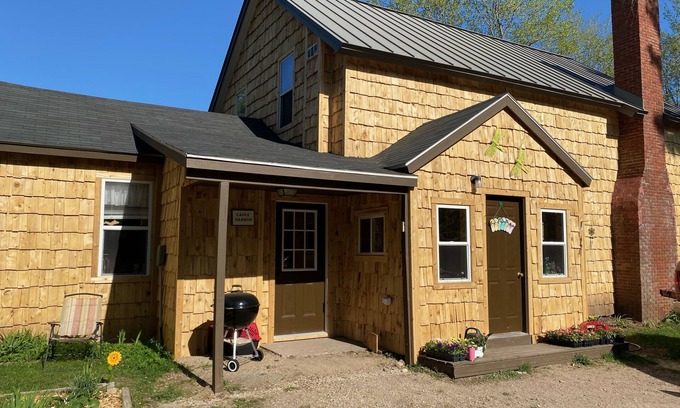Au Train House | 5 bedroom pet friendly lake view cabin