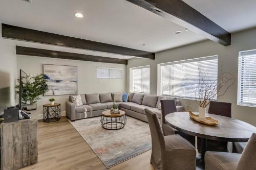 Fullerton House | 5 Bedroom plus loft room, 3 Bath home