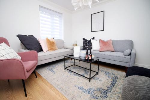 Newport Apartment | 5 bedroom sleeps 10 | City Centre Newport