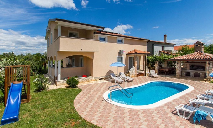 Nedescina House | 5 bedroom stunning home in Nedescina