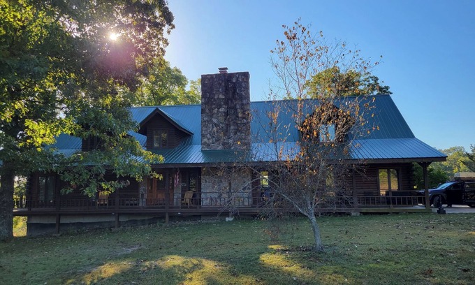 Bruno Cabin | 5-bedroom vacation home just 10 minutes from Buffalo River