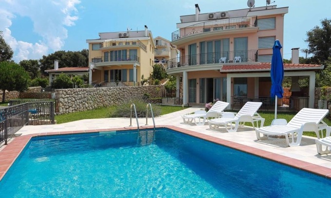Utjeha Villa | 5 bedroom Villa with private beach and pool