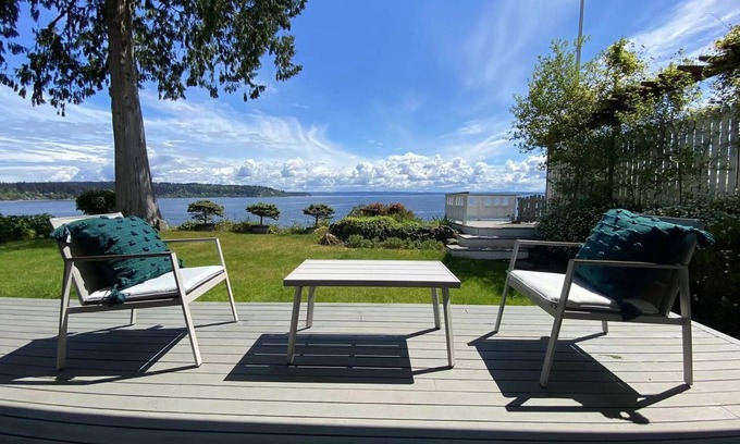 Suquamish House | 5-bedroom waterfront House with beach