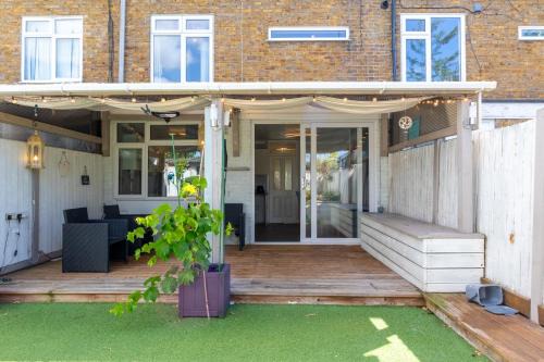 Basildon Apartment | 5 bedroom with Prking
