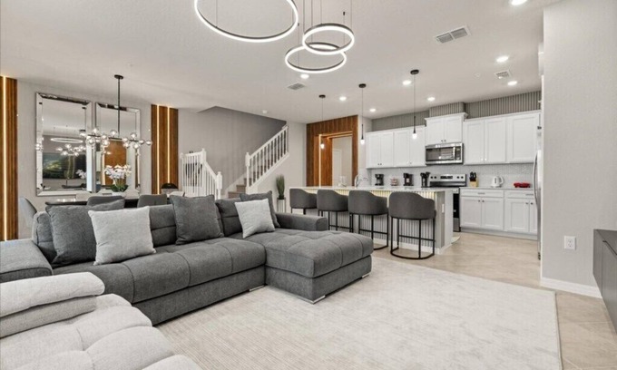 Four Corners House | 5 Bedrooms/4.5 Bathrooms/Windsor Cay (16125PF)