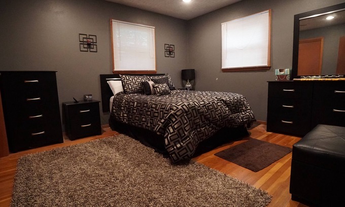 Sioux Falls House | 5 Bedrooms and a Great Location
