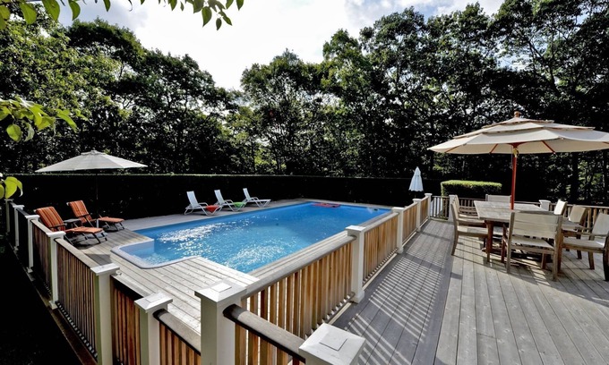 Bridgehampton House | 5 Bedrooms, Heated Pool!